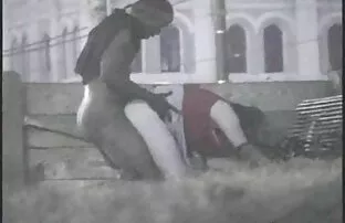XXX دو دختر یک مرد سکسزن چاق دیک هیجان زده را به اشتراک می گذارند