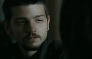 XXX بلوند باریک دیک را لیس می زند sex زن چاق و کلاه سواری می کند