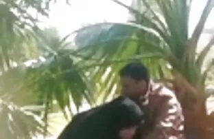 XXX گروهی از آسیایی ها که می خواهند سکس با زن چاق ادرار کنند