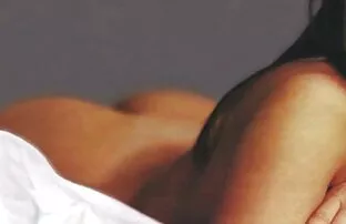XXX دو عکس سکس با زن چاق مرد یک دختر کوچک را در جوراب ساق بلند می کنند