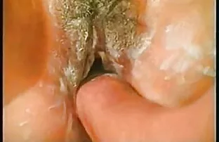 XXX دختر خجالتی بار اول دهانش را می سکس زنان چاق درحمام گیرد