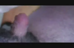 XXX زن خانه دار جوان گربه سکس زنان خیلی چاق را در آشپزخانه خودارضایی می کند