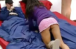 XXX یک زن باردار در سکس زن چاق ازکون حال به دنیا آمدن است ، خود را به گربه خود می دهد