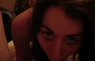 XXX cums بلوند روسی ریزه زنهای چاق سکسی اندام از handjob او