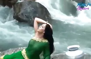 XXX مردان روسی گروه عیاشی کلیپ سکسی زن چاق را به صحنه بردند