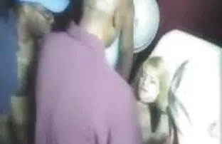 XXX گرگرفتگی برهنه و سرگیجه استمناء در خیابان داستان سکسی زن چاق