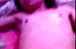 XXX چیز کوچکی که در رختخواب جلوی دوستان بالغ خسته می شود کلیپ سکسی زن چاق