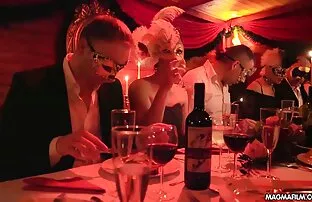 XXX راننده سکس زنان چاق حشری تاکسی جعلی مسافران لزبین کونی را ساخت
