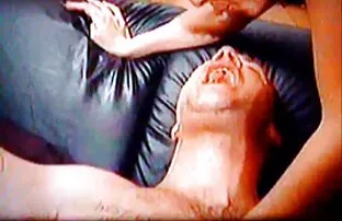 XXX Cumshot بر روی سیکس زن چاق labia از یک بلوند نازک