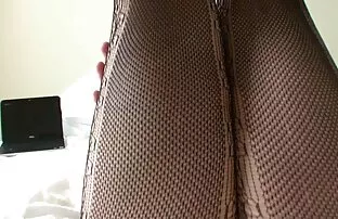 XXX خاله عمه سکس زنان چاق خارجی پاهای خود را گسترش می دهد تا بیدمشک را روشن کند و از شوهرش دعوت به رابطه جنسی کند
