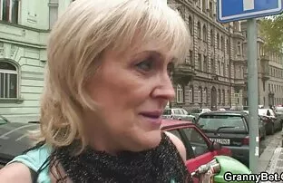 XXX جوجه باریک با اشتیاق دوست پسرش را لگد سکس چاق ترین زن جهان می زند